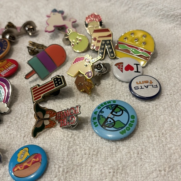 Lot of Pins and Buttons - Picture 4 of 5